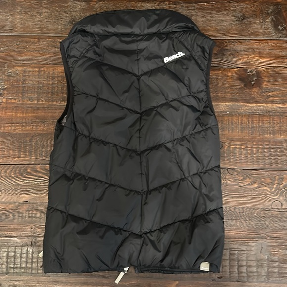 Bench. Puffer Vest with hoodie. Black. Size Medium - Picture 4 of 5